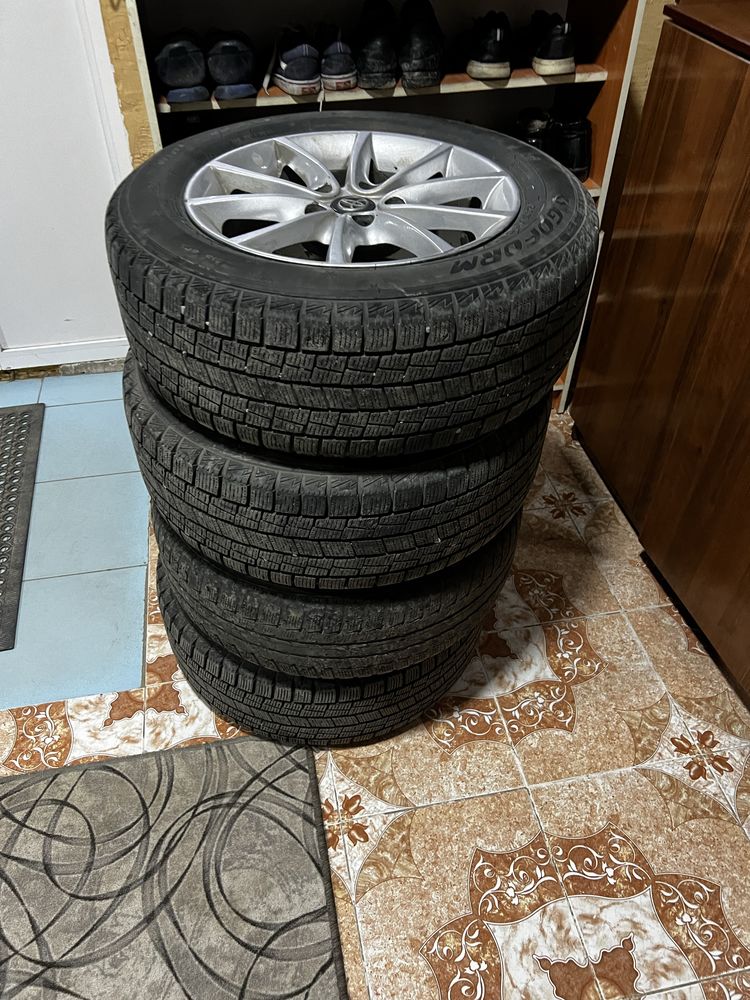 Продам шины с диской 215/60/16 размер