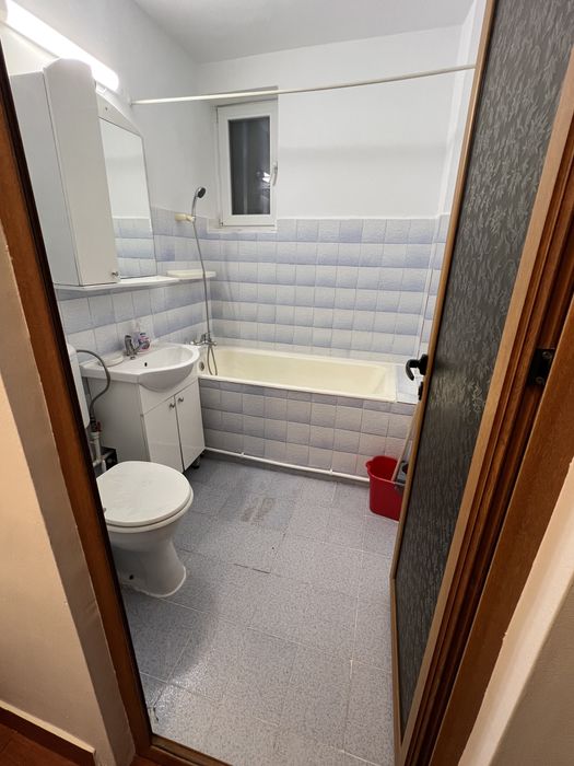 Inchiriez apartament zona gara