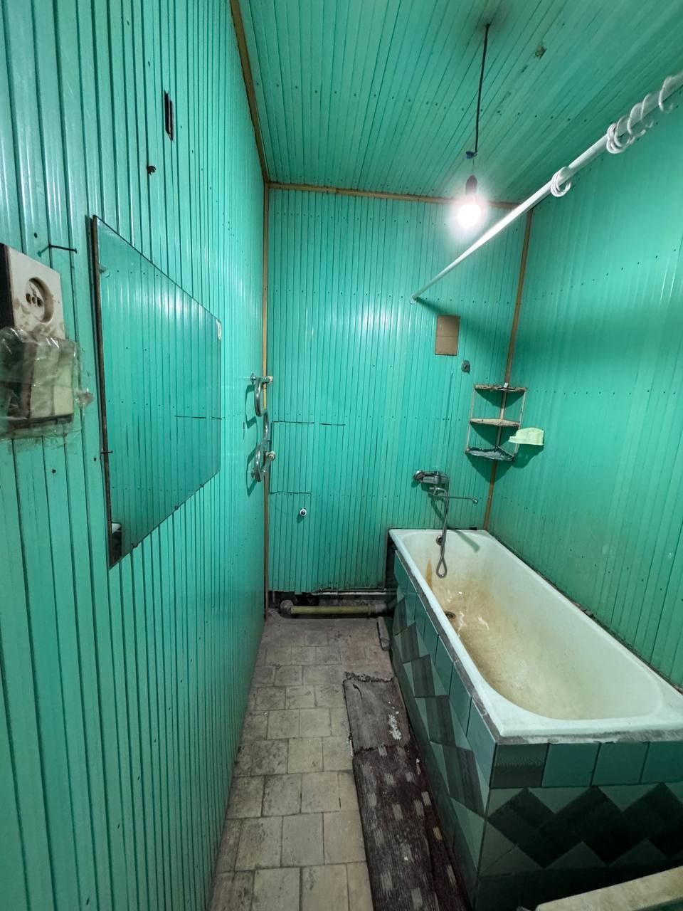 Продаётся в М.Улугбекском р-не Карасу-4 3_1_9 БАЛКОН 1Х8 75м2