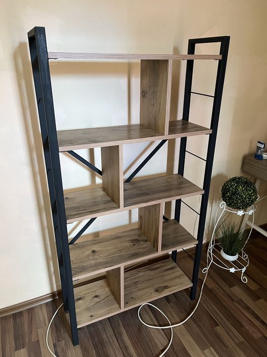 Етажерка с метална рамка
