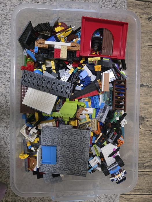 Vând lot de piese lego