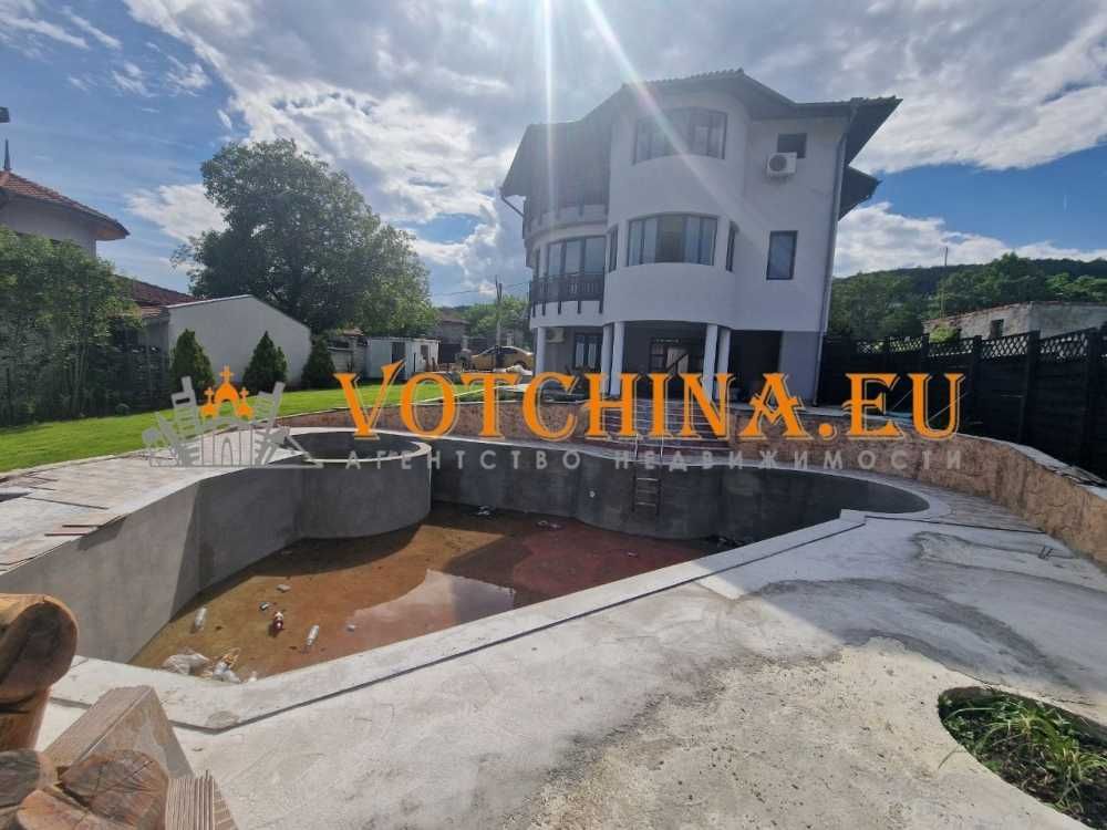 Продава се Къща в с. Рогачево, Област Добрич - 310 кв.м за 1049 €/кв.м - Снимка #1