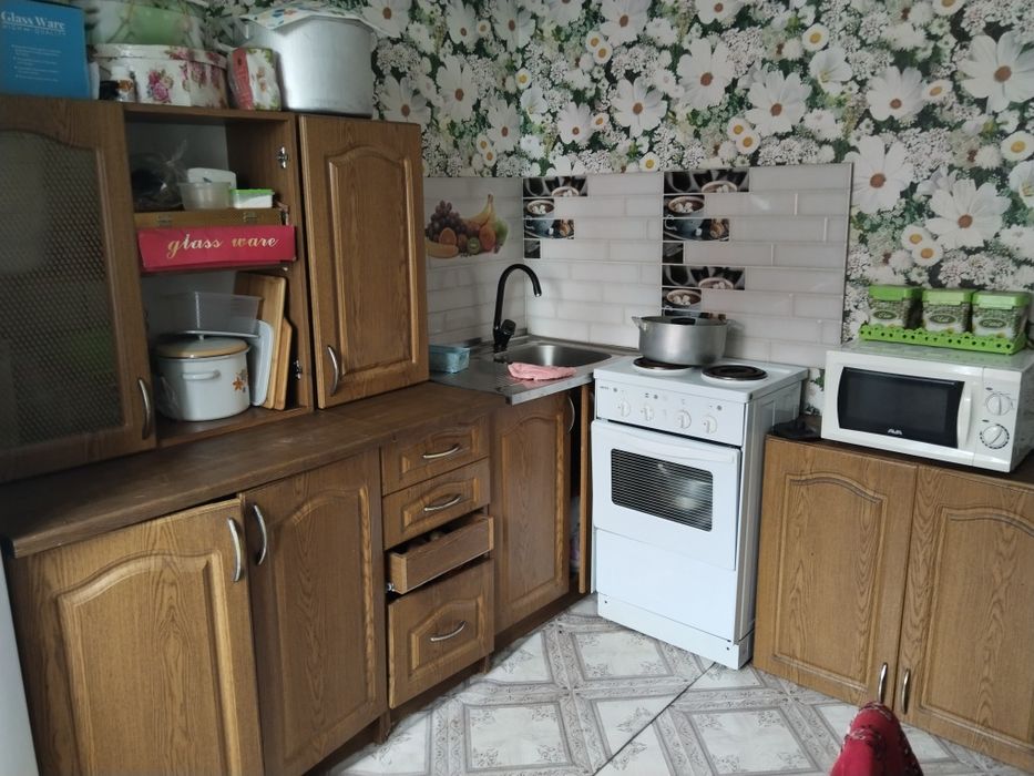 Продам срочно кухонный