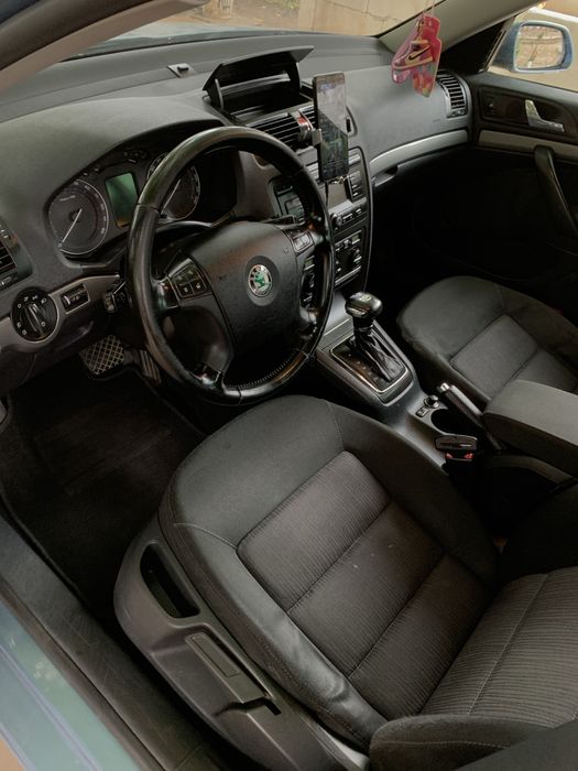 Vand sau schimb Skoda octavia 2 (AUTOMAT DSG)