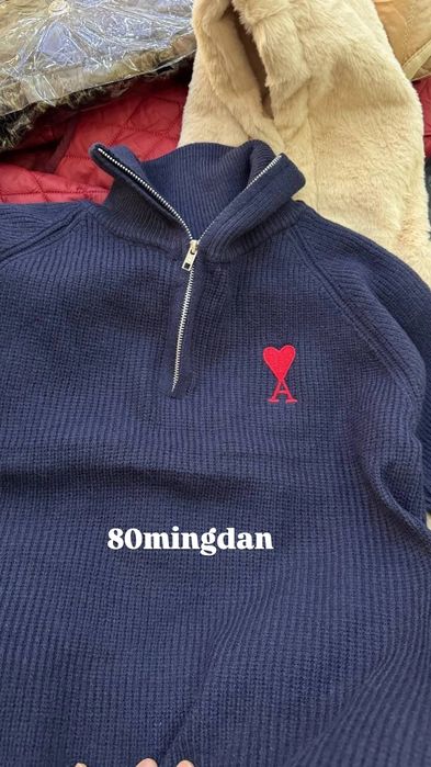 Har hil turdai kiyimlar sotiladi