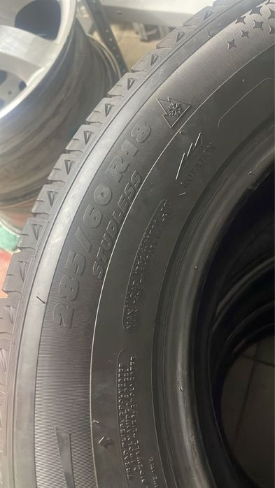 Шины Michelin 285/60 r18 зимние(без шипов) новые