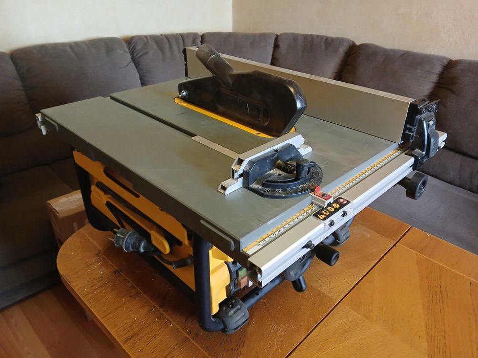 Циркуляр De Walt DW 745gb