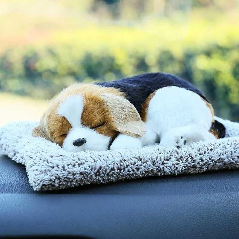 Котёнок на подушке — игрушка в авто, милый сувенир