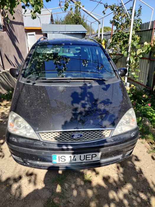 Vindem ford galaxi