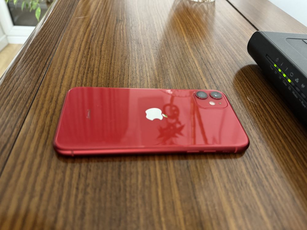 айфон 11 красный, на 64 гб