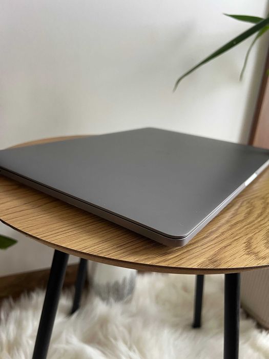 Macbook Pro 15 2019 - i9 8-nuclee, 560X, 16GB DDR4, 512GB SSD