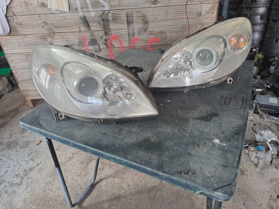 Far Stanga dreapta Faruri Mercedes B Class W245 cu lupa