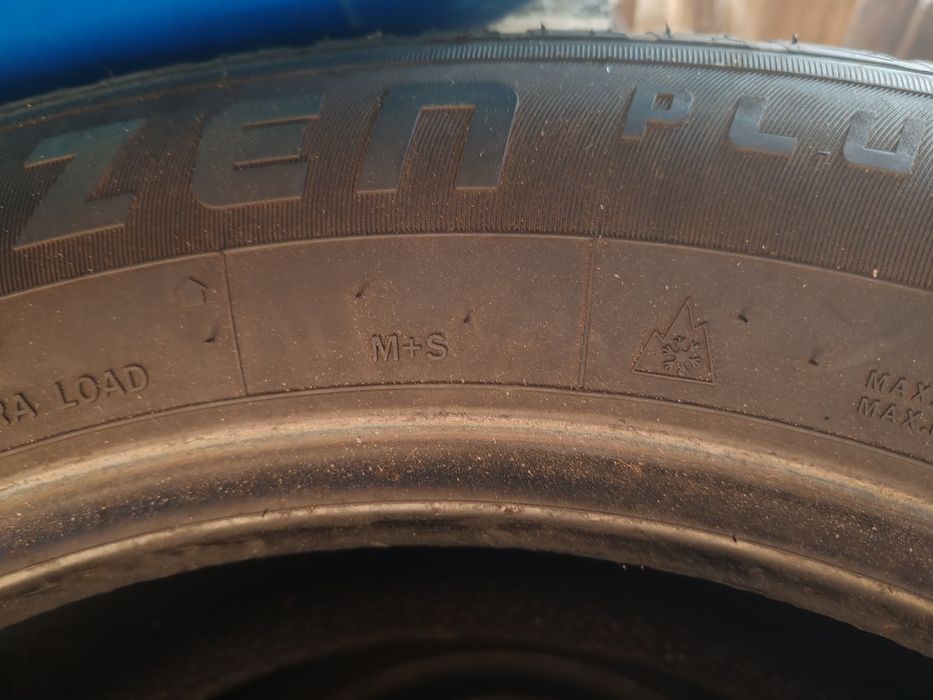 Vând anvelopele 235/60/18 M+S că noi