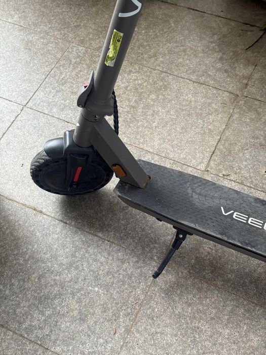 Trotineta electrica VEEL nu bicicleta