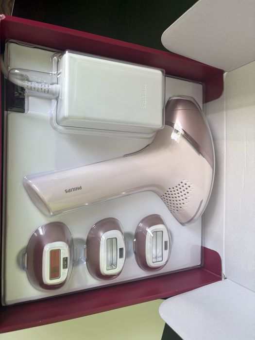 Фотоепилатор Philips Lumea Bri977