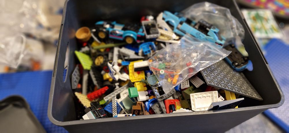 Vand lego doua cutii pline