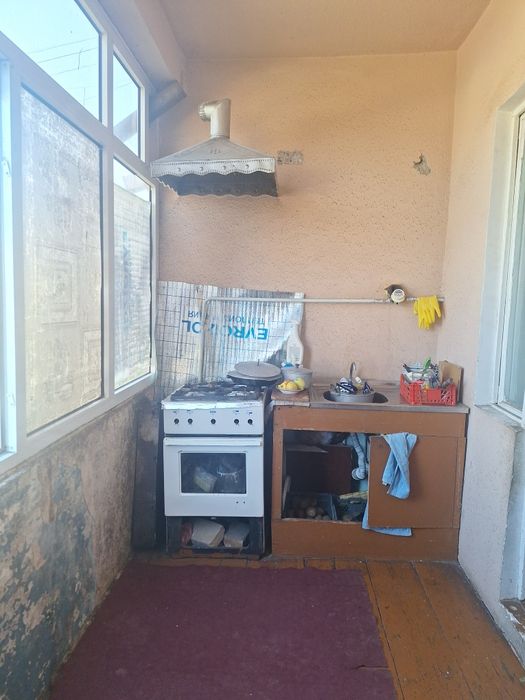 Квартира сотилади  2этаж 2хоналик  Куксарой оркасида Шарк Горболниса б