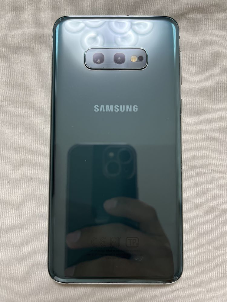 Samsung S10e 128гб