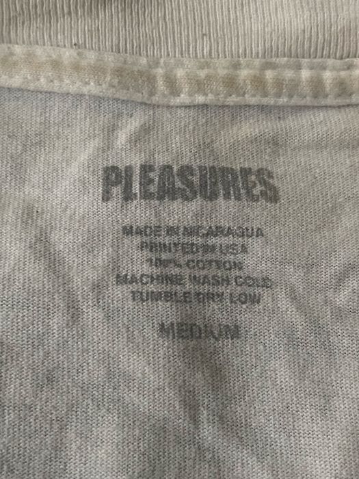 Pleasures “A GIRL IS A GUN” бяла тениска