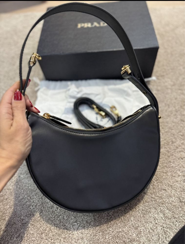 Prada чанта черна
