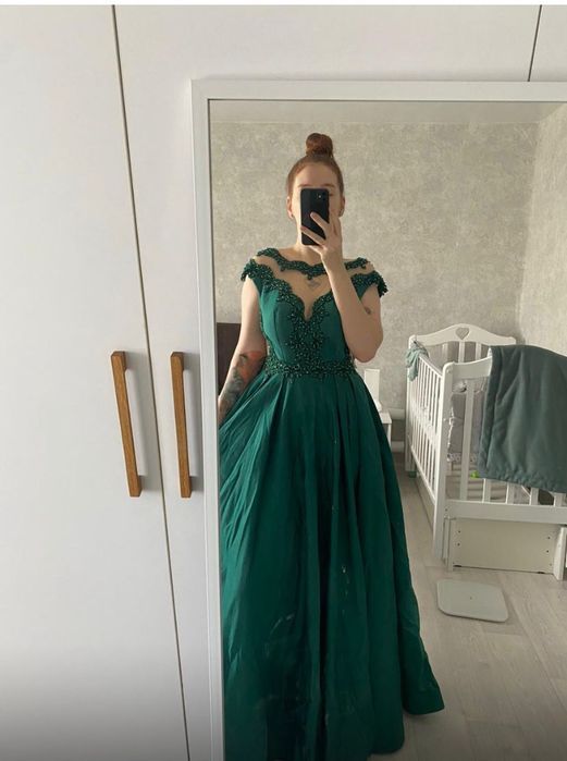 Продам выпускное платье размер 42-44