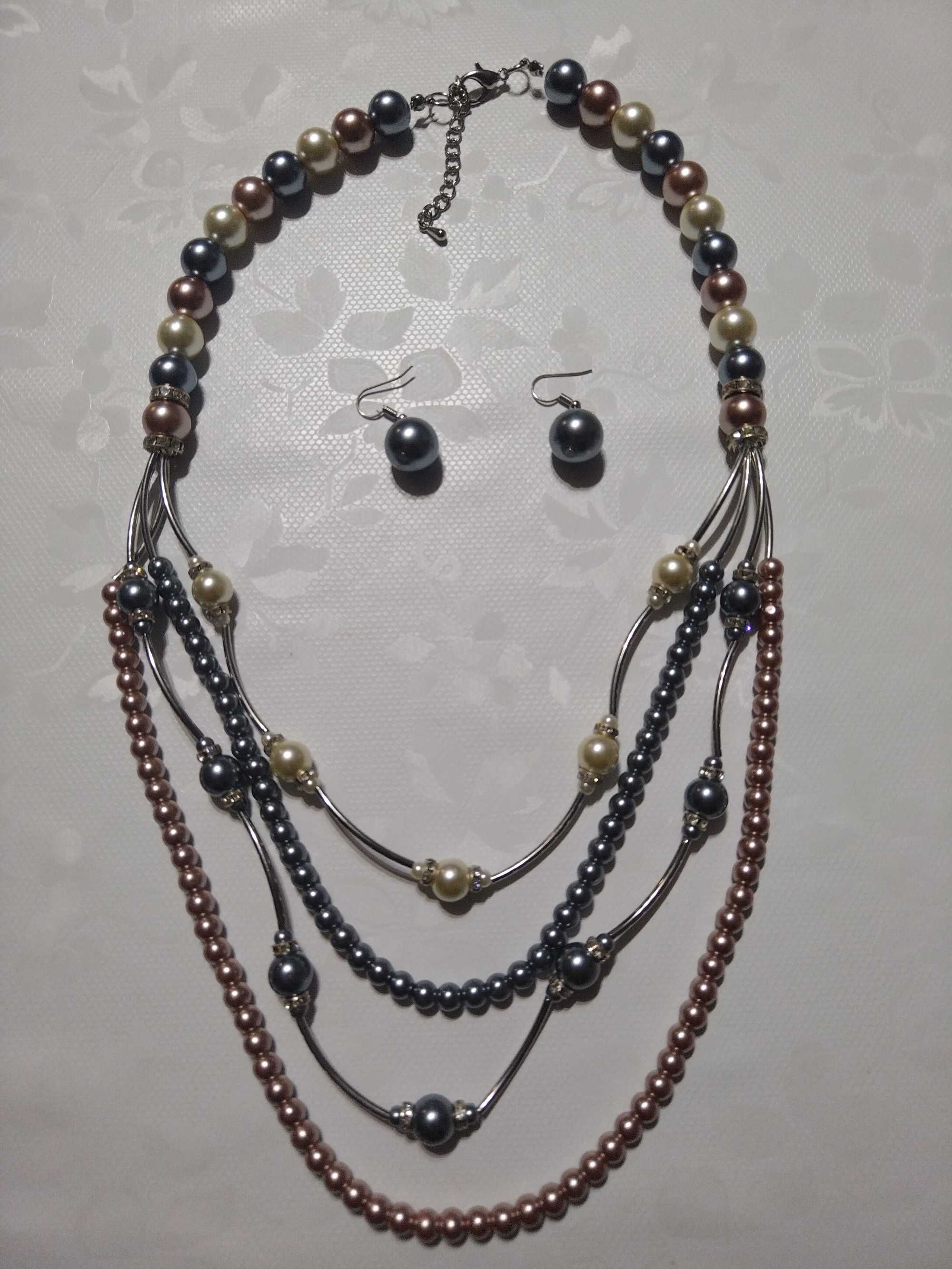 Дамски сет с обеци.