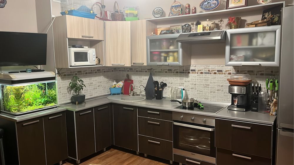 Продам кухонный гарнитур с техникой