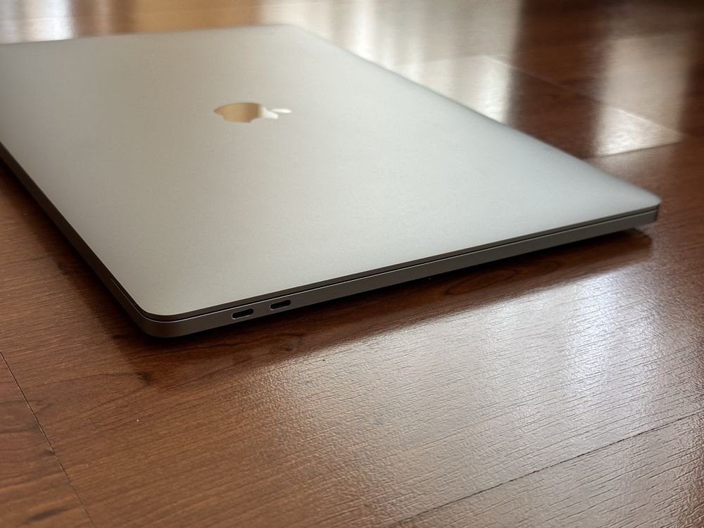 Като Нов *32GB Ram*16’Macbook Pro 16’ 2019/i7-9850H/1TB SSD/5300M