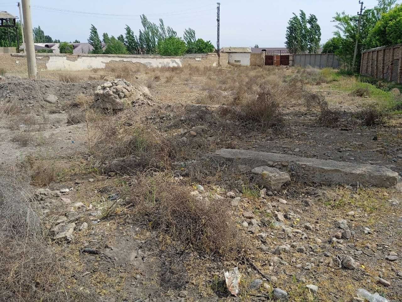 Чуст туманида база сотилади. Майдони 1.14 га.