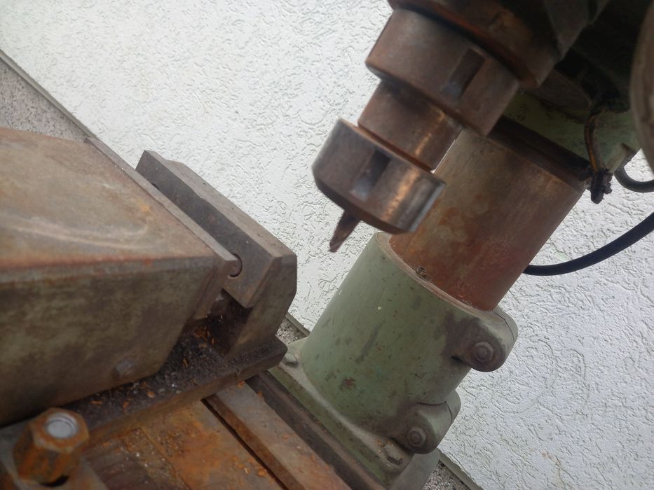 Колонна Бормашина или фреза