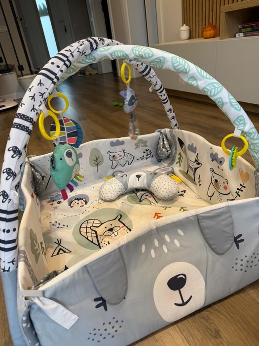 Centru de activități - covoraș și jucării