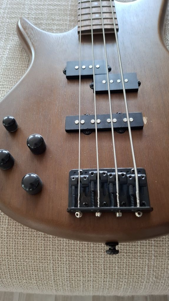 Бас китара за левичари Ibanez