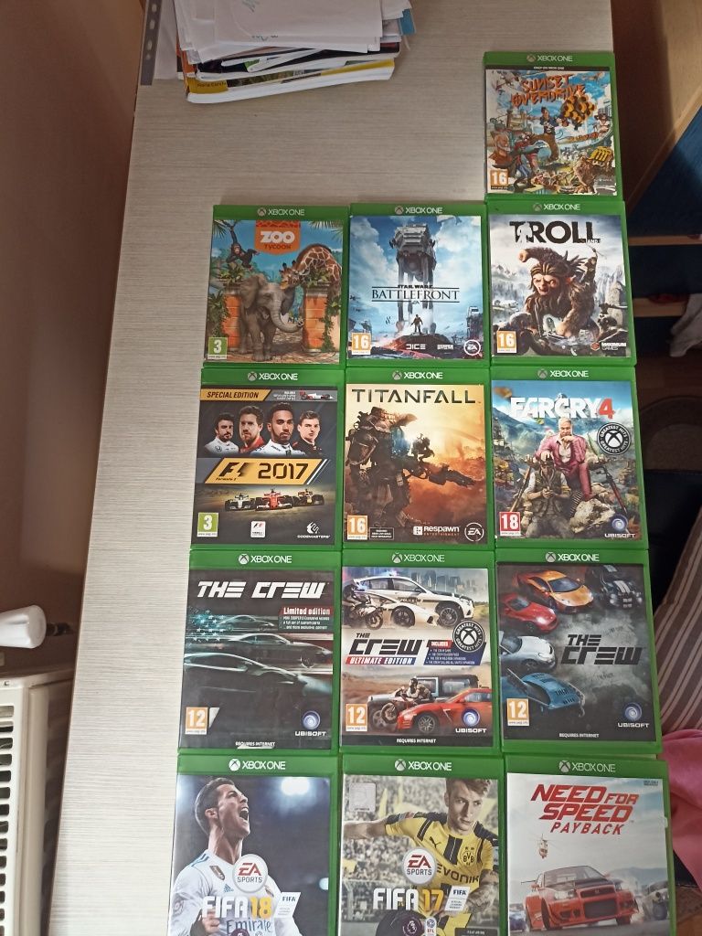 CD cu jocuri pentru XBOX ONE.   Livrare doar in București