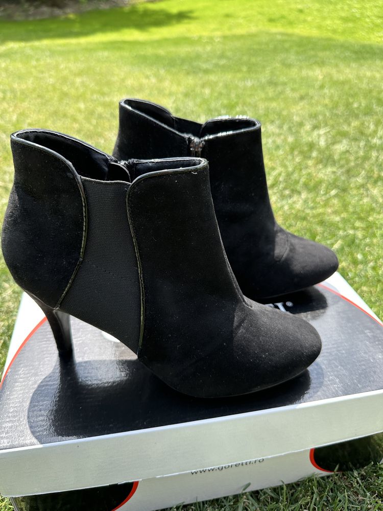 Pantofi cu toc inalt