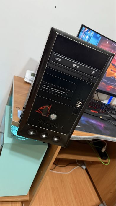Unitate PC + monitor