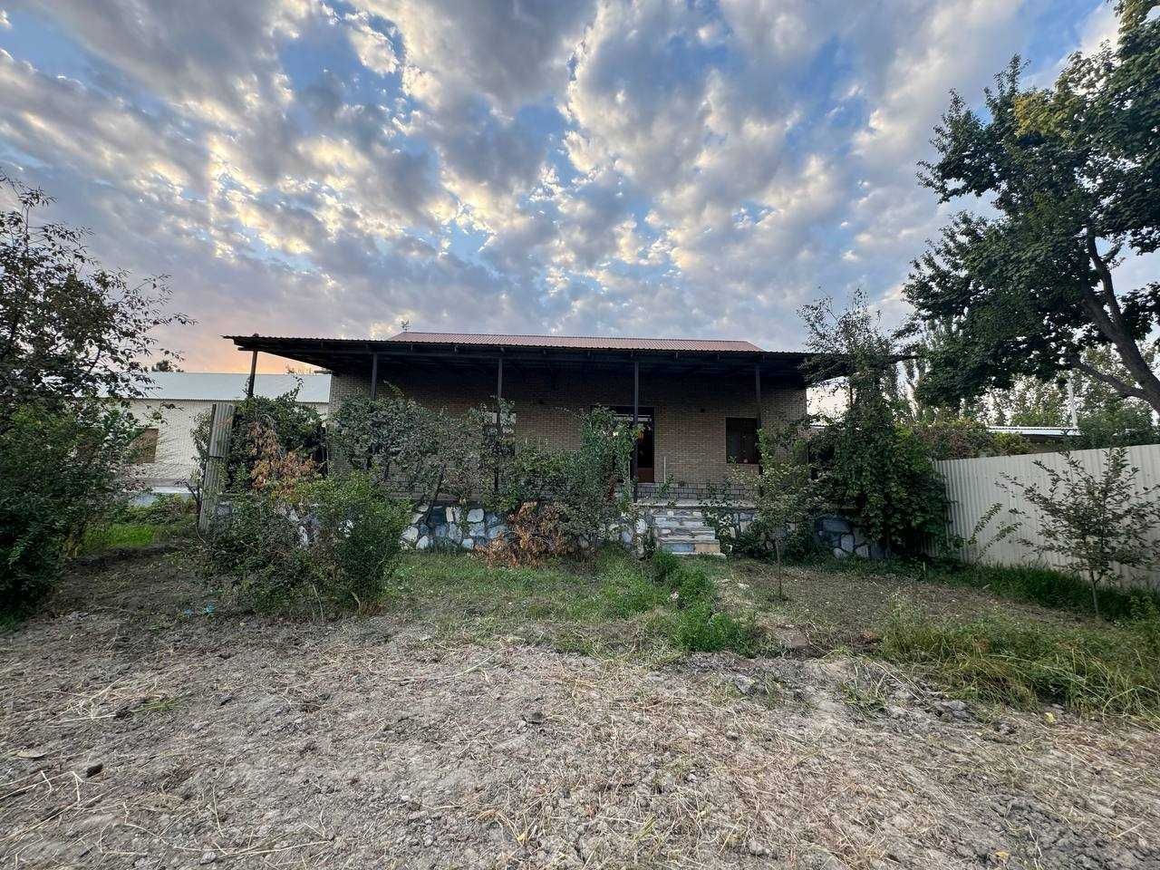 ARZON BÒLDI 
8 sotiqli tayyor hovli sotiladi.