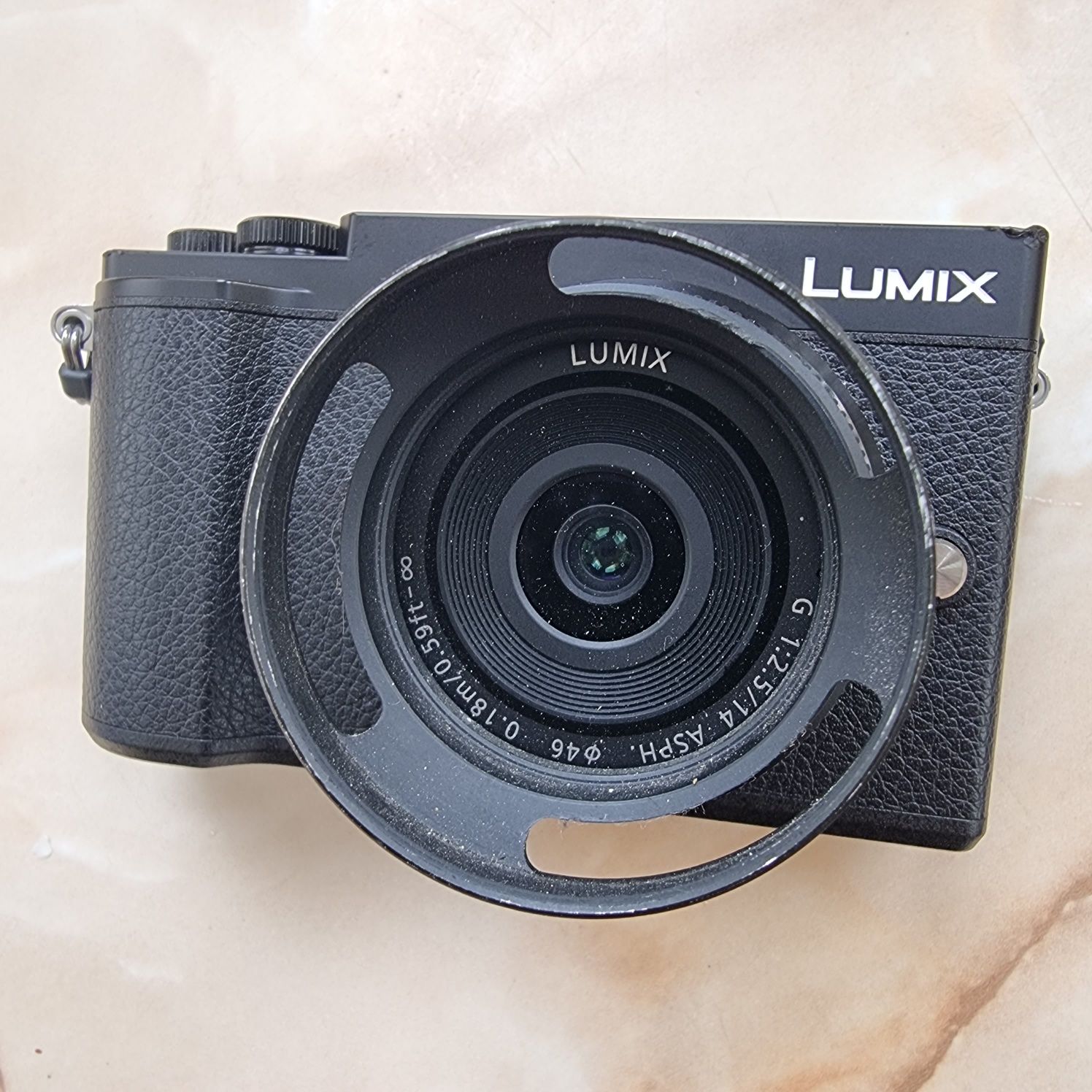 Camera Panasonic Lumix DC GX9 + obiectiv luminos 1.4