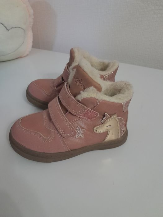 Продам зимние ботиночки для девочки