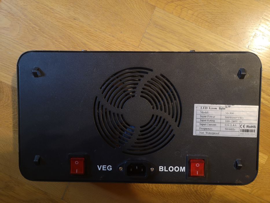 Proiector panou LED UV  Niello M-300 de 300w cu spectru complet