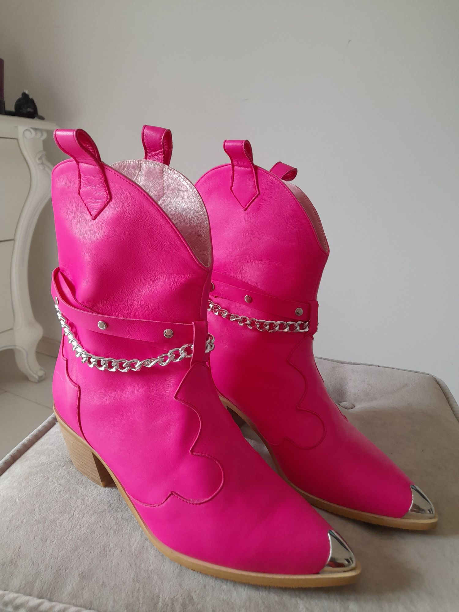Ciocate Bushra Piele Neteda Roz cu Accesorii Argintii mărimea 40