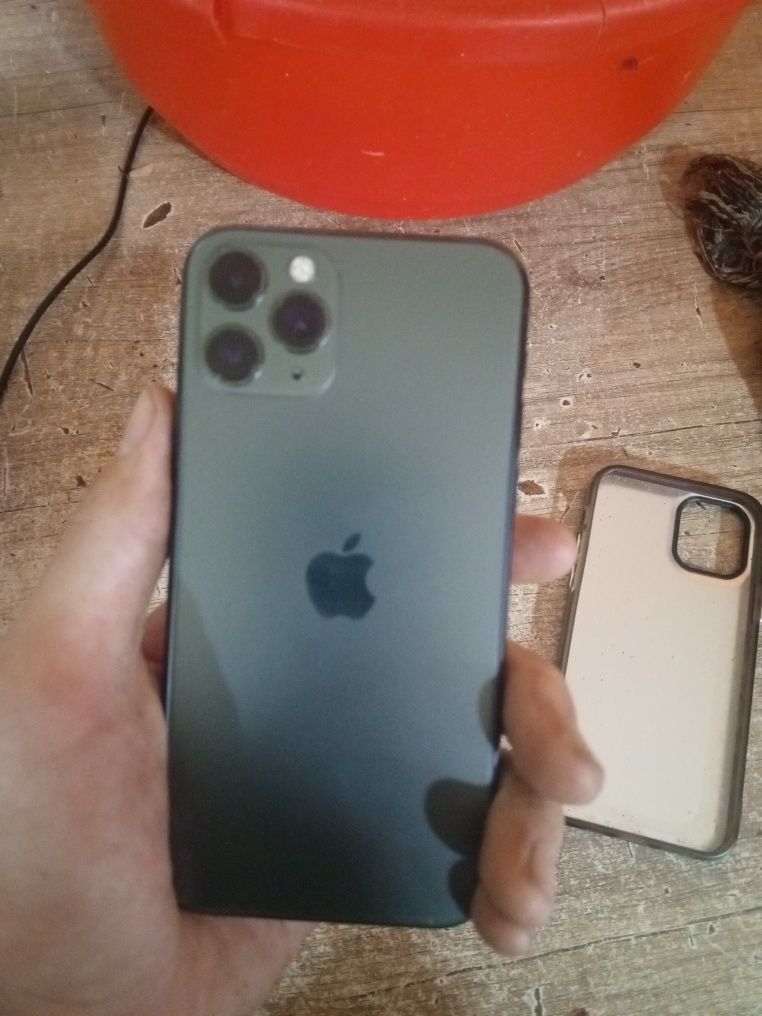 Iphone 11 pro srochna sotiladi