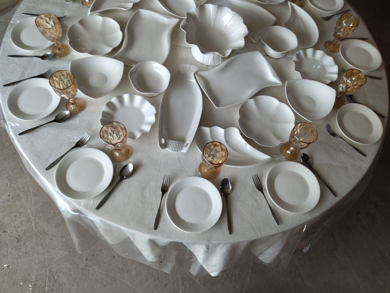 Прокат посуды Сарыкемер круглые столы стулья полный комплект посуды!!!
