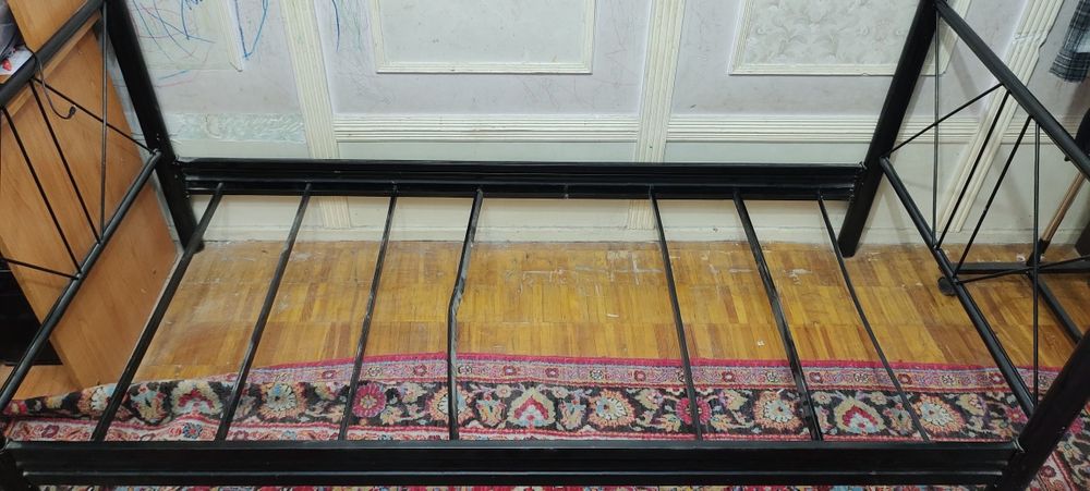 Двухъярусная кровать