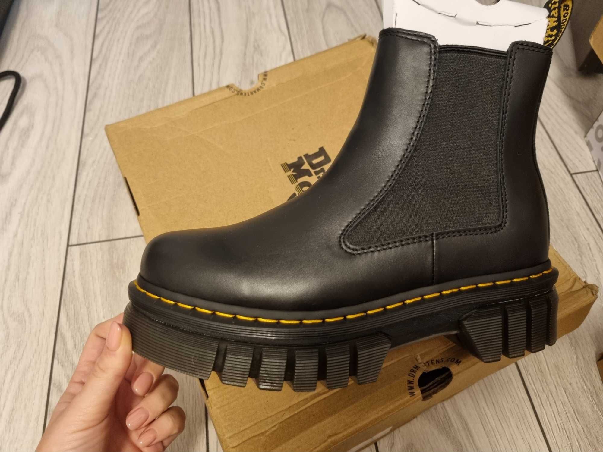 Dr. Martens Audrick Chelsea chuncy flat