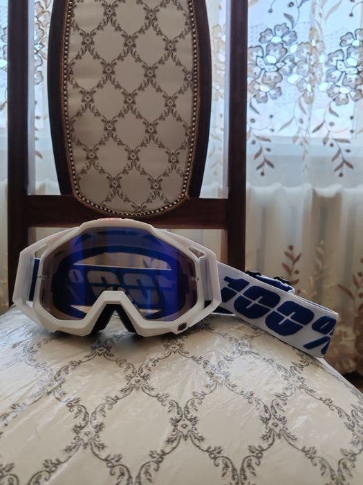 Очки  100% новые. Для людей занемающехся экстремальных видами спорта.