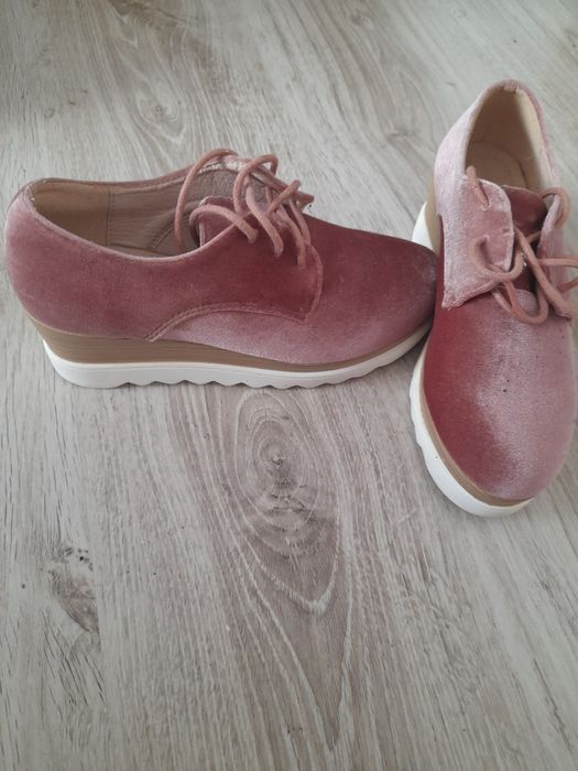 Pantofi cu platformă