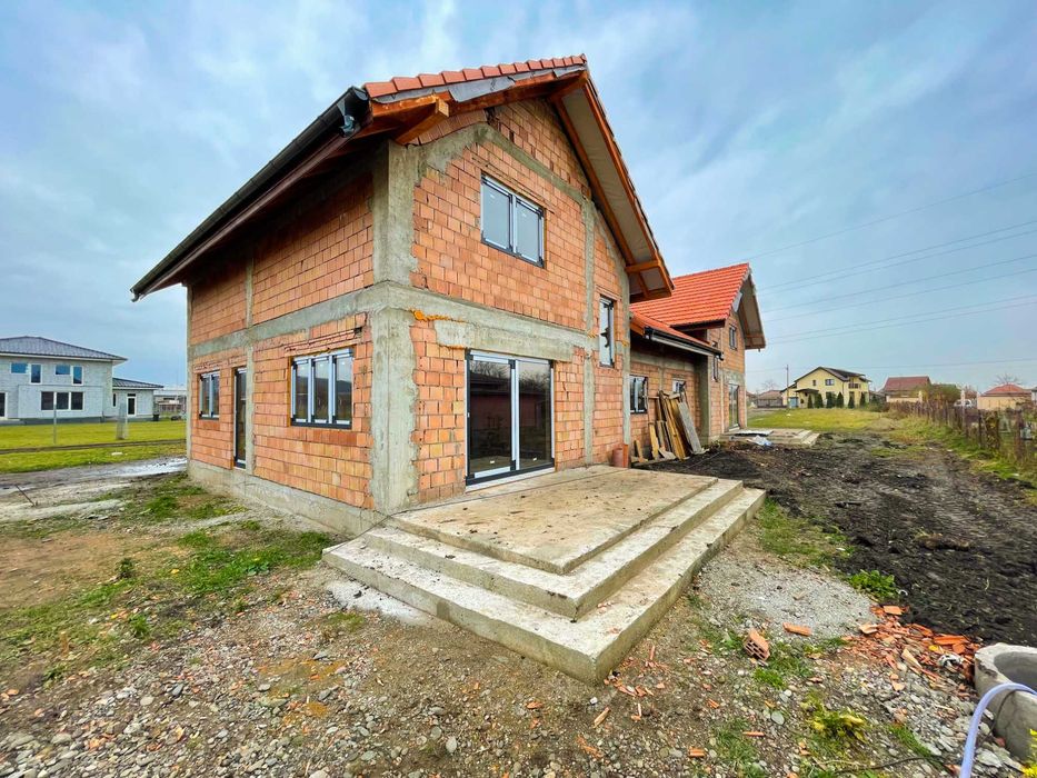 Casa duplex cu garaj - 5 min. de rond Penny