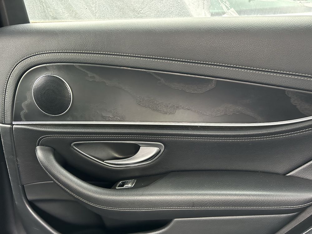 Trimuri lemn  uși interior Mercedes W213