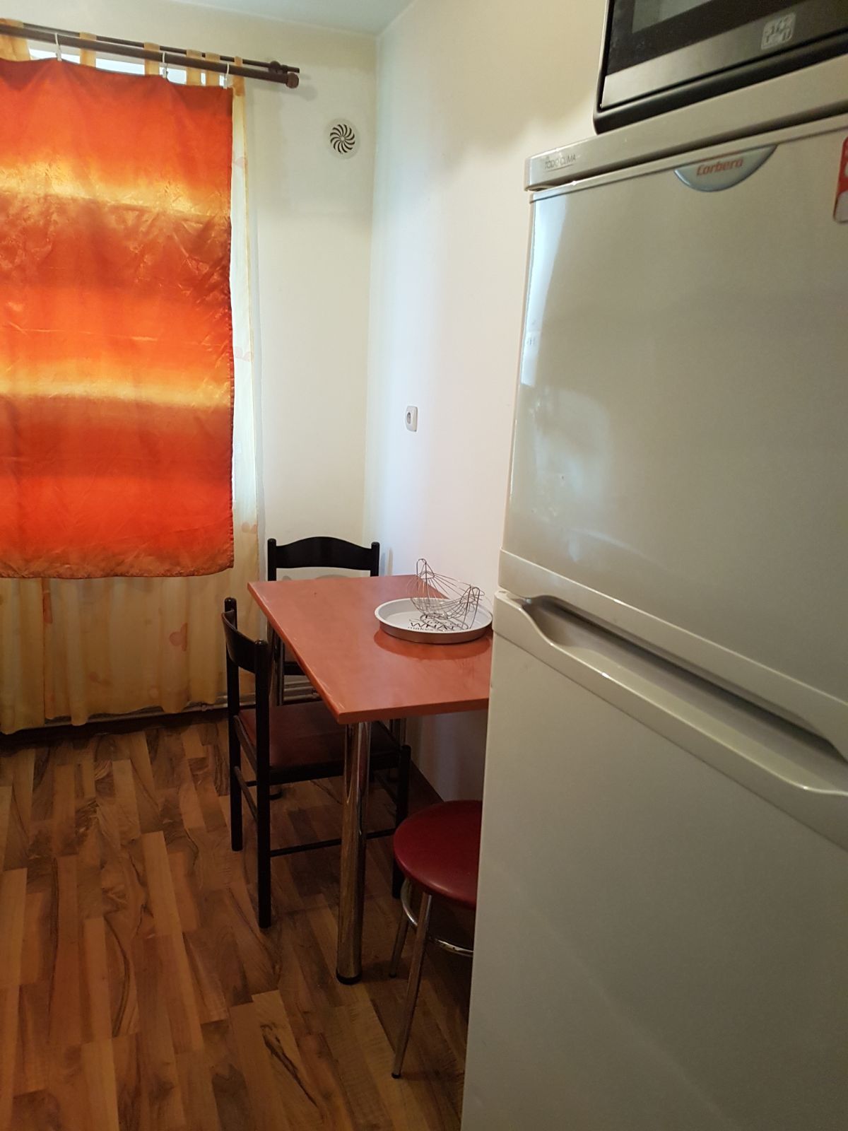 Apartament 3 camere de închiriat în zona centrala