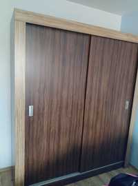 Двукрилен гардероб с плъзгащи врати